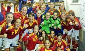 Temporada 2013/14. selección española sub-17 celebrando la victoria