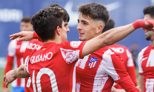 Temporada 21/22 | Atlético de Madrid B - Moscardó | Piña celebración