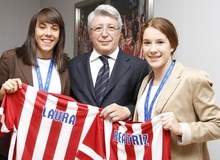 Las Subcampeonas del Feminas en el Palco del Calderón viendo el Atlético-Elche