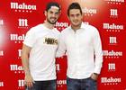 Koke e Isco, en el acto de presentación del nuevo spot de Mahou, uno de los patrocinadores rojiblancos