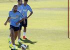 Mario Suárez inicia un ejercicio con balón con Gabi y Héctor esperando su turno detrás