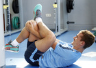 Temporada 14-15. Entrenamiento Majadahonda. Griezmann realiza unos abdominales en el gimnasio.