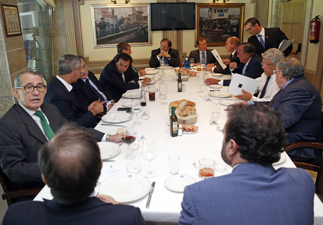 temporada 14/15 . Comida de directivas Real Madrid - Atlético. Santiago Bernabeu