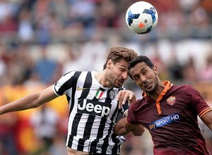 Imágenes Juventus de Turín. Grupo A Champions League. Llorente rematando de cabeza.