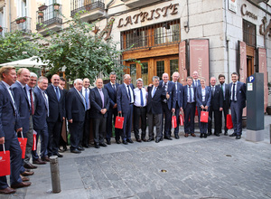 temporada 14/15. Comida de directivas Atlético Malmo. Capitán Alatriste