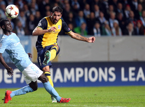 Temporada 14-15. Champions League. Malmö - Atlético de Madrid. Raúl García dispara a portería.