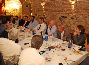 temporada 14/15. Comida de directivas Atlético Olympiacos. Capitán Alatriste