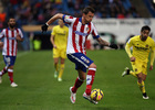 Temporada 14-15. Jornada 15. Atlético de Madrid - Villarreal. Mandzukic controla un balón con el exterior.