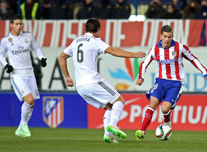 Temporada 14-15. Octavos de final de Copa del Rey. Atlético de Madrid-Real Madrid. Lucas regatea a Khedira.