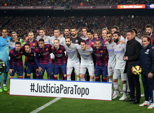 Temporada 14-15. Jornada 18. FC Barcelona-Atlético de Madrid. Los equipos posan juntos al comienzo del partido.