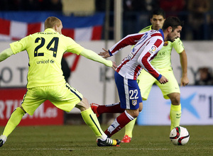 temporada 14/15. Partido Atlético de Madrid Barcelona Copa. Cani con el balón durante el partido