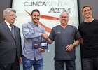 temporada 14/15. Acto presentación Clinica dental Atlética. Cerezo Torres y Koke posan en la inaguración