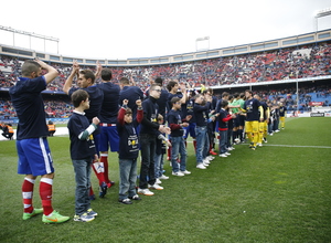 Temporada 14-15. Jornada 28. Atlético de Madrid-Getafe. Los jugadores mostraron camisetas en apoyo al Día del Síndrome de Down.