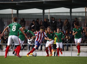 Temp. 2014-2015. Esther del Féminas en el partido ante el Athletic