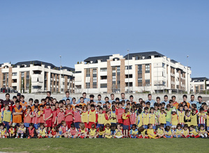 temporada 14/15. Entrenamiento en la ciudad deportiva de Majadahonda. Jugadores visitando el clinic de la fundación