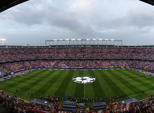 Champions League 2014-15. Atlético de Madrid - Real Madrid. Tifo de bufandas de la afición en el estadio Vicente Calderón.