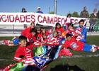 Los jugadores del Atlético Madrileño Benjamín festejan el título de Liga conquistado ante el Galapagar