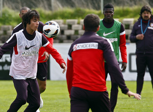 Temporada 12/13. Entrenamiento, Óliver controlando un balón durante el entrenamiento en el Cerro del Espino