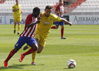 Arona, uno de los destacados del Atlético B frente al Lugo Fuenlabrada, se va de su marcador en un momento del partido