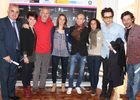 Temporada 2012-2013. Amanda, Priscila y Serrano posan con cantantes, actores y periodistas