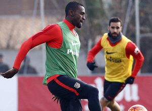 temporada 15/16. Entrenamiento en la ciudad deportiva de Majadahonda. Jackson controlando un balón durante el entrenamiento