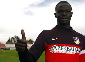 Temporada 12/13. Reportaje. Ndoye posando con flash en la mano