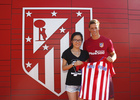 Hou Yifan, campeona del mundo de ajedrez, visitó el entrenamiento del primer equipo y el Estadio Vicente Calderón