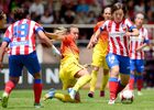 Temporada 2012-2013. Laura Ortiz sufre una entrada de la jugadora del F.C. Barcelona