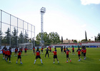 Temporada 12/13. Entrenamiento. Grupo estirando durante el entrenamiento en la ciudad deportiva de Majadahonda