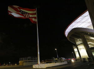 Bandera del Atlético de Madrid en el Wanda Metropolitano