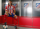 Temporada 13/14. Presentación Martín Demichelis. Estadio Vicente Calderón. Posando en el vestuario