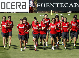 TEMPORADA 2013/14. Entrenamiento. Los jugadores roijblancos realizan carrera continua