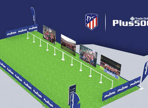 PLus500 stand del Día de las Peñas 