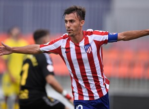 Óscar Clemente, que realizó un partido muy completo, celebra su gol, el 1-0 ante Las Palmas Atlético