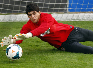 Temporada 13/14. Entrenamiento. Equipo entrenando en Majadahonda. Bono realizando una parada
