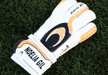 Temporada 2013-2014. Guante de Noelia Gil HO Soccer
