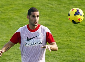 Temporada 13/14. Entrenamiento. Equipo entrenando en Majadahonda. Mario rematando un balón de cabeza