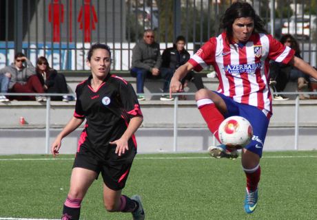 Temporada 2013-2014. Ana Borges controla el esf&eacute;rico dentro del &aacute;rea