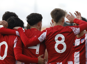 Temp. 21-22 | Youth League | Juvenil A - Milan | Piña celebración