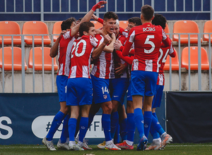 Temporada 21-22 | Atlético de Madrid B - Las Rozas | Piña celebración