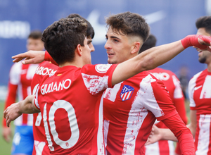 Temporada 21/22 | Atlético de Madrid B - Moscardó | Piña celebración