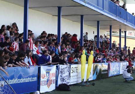 Temporada 2013-2014. Los aficionados animan al Féminas