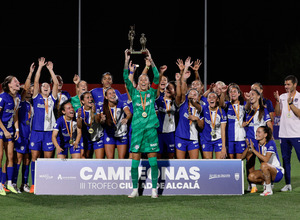 Temp. 23-24 | Trofeo Ciudad de Alcalá | Atlético de Madrid Femenino - AS Roma | Celebración