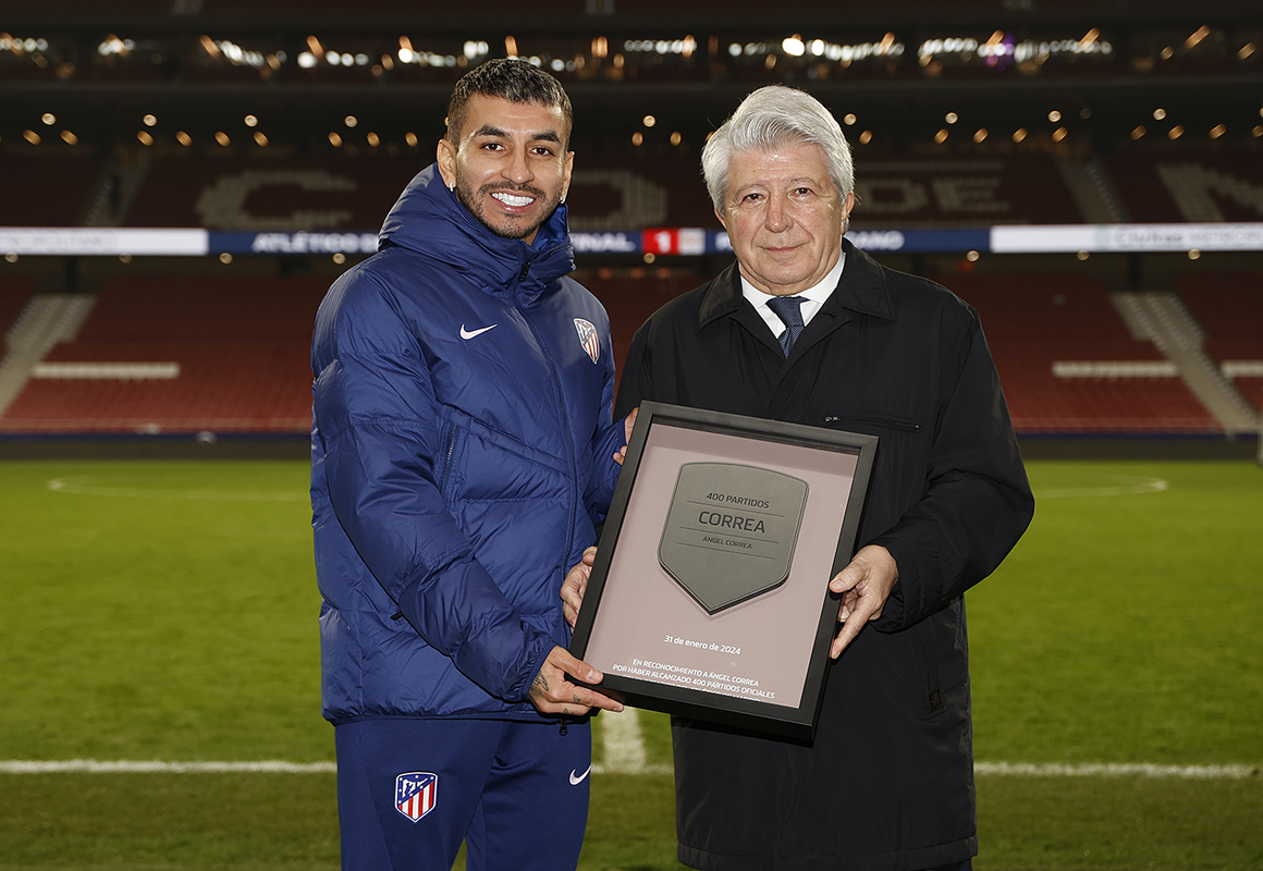 Temp. 23-24 | Atlético de Madrid - Rayo Vallecano | Correa placa 400 partidos