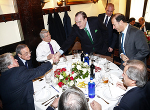 temporada 13/14. Comida de directivas Atlético-Real Madrid. Casa Lucio