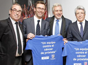 Enrique Cerezo junto a los miembros de Ipsen