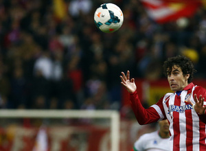 temporada 13/14. Partido Atlético de Madrid-Sevilla. Tiago rematando de cabeza